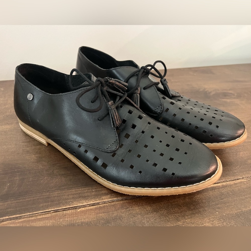 NEW Women’s Hush Puppies Black Leather Shoes Perforated Design Lace Up